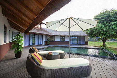 Serena Hotel exterior